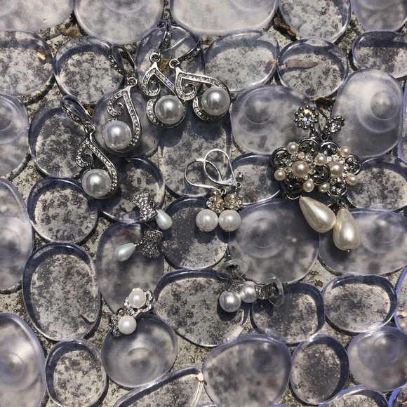 Charming Charlie Jewelry - 9 pair lot // PEARL & RHINESTONE fashion earring set